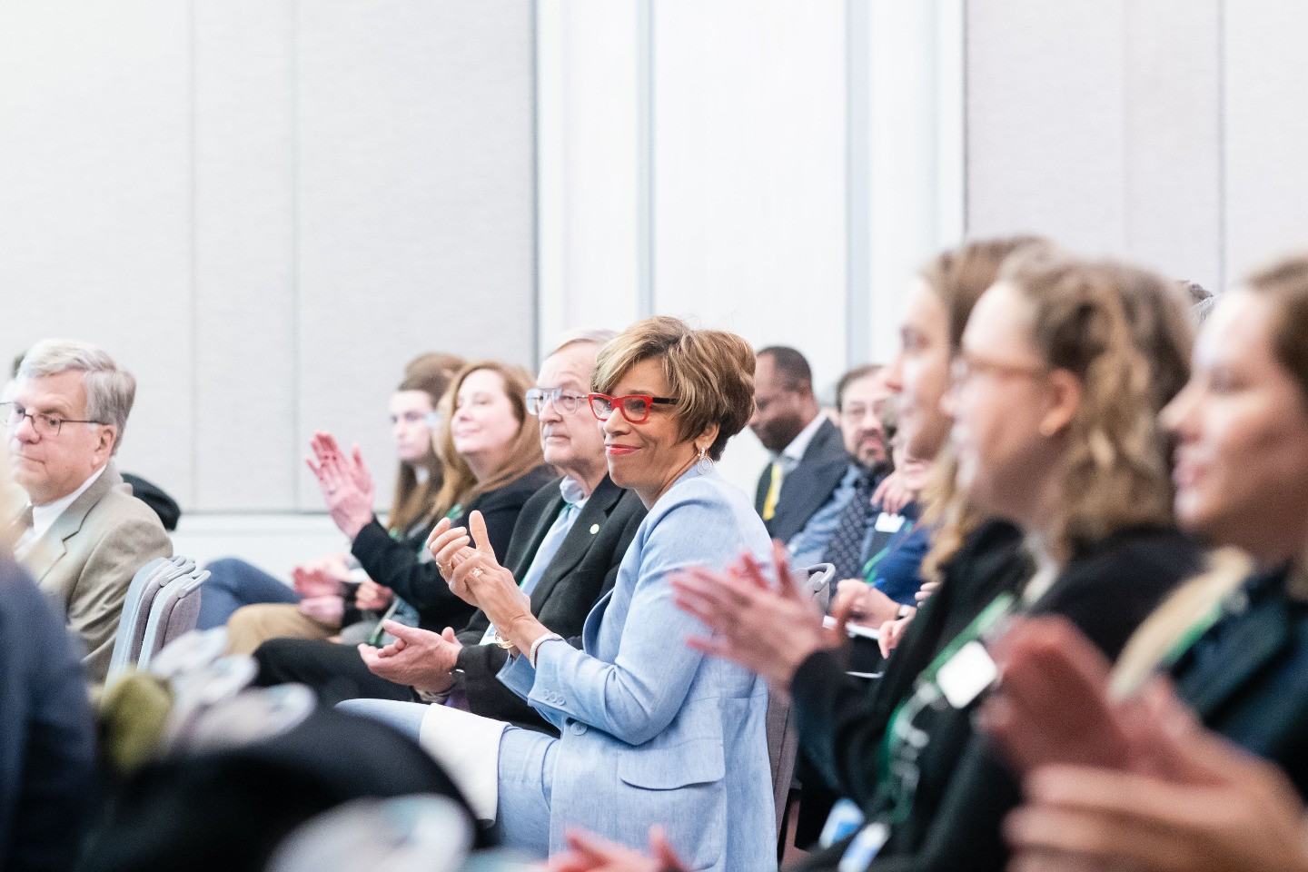 People clapping at an APS meeting