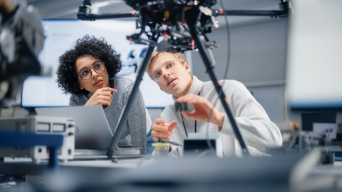 Two scientists in a lab