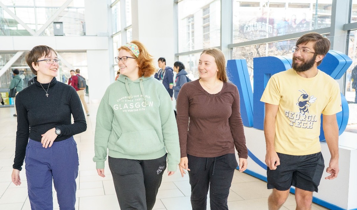 Student attendees walking down a hallway at the APS Global Physics Summit
