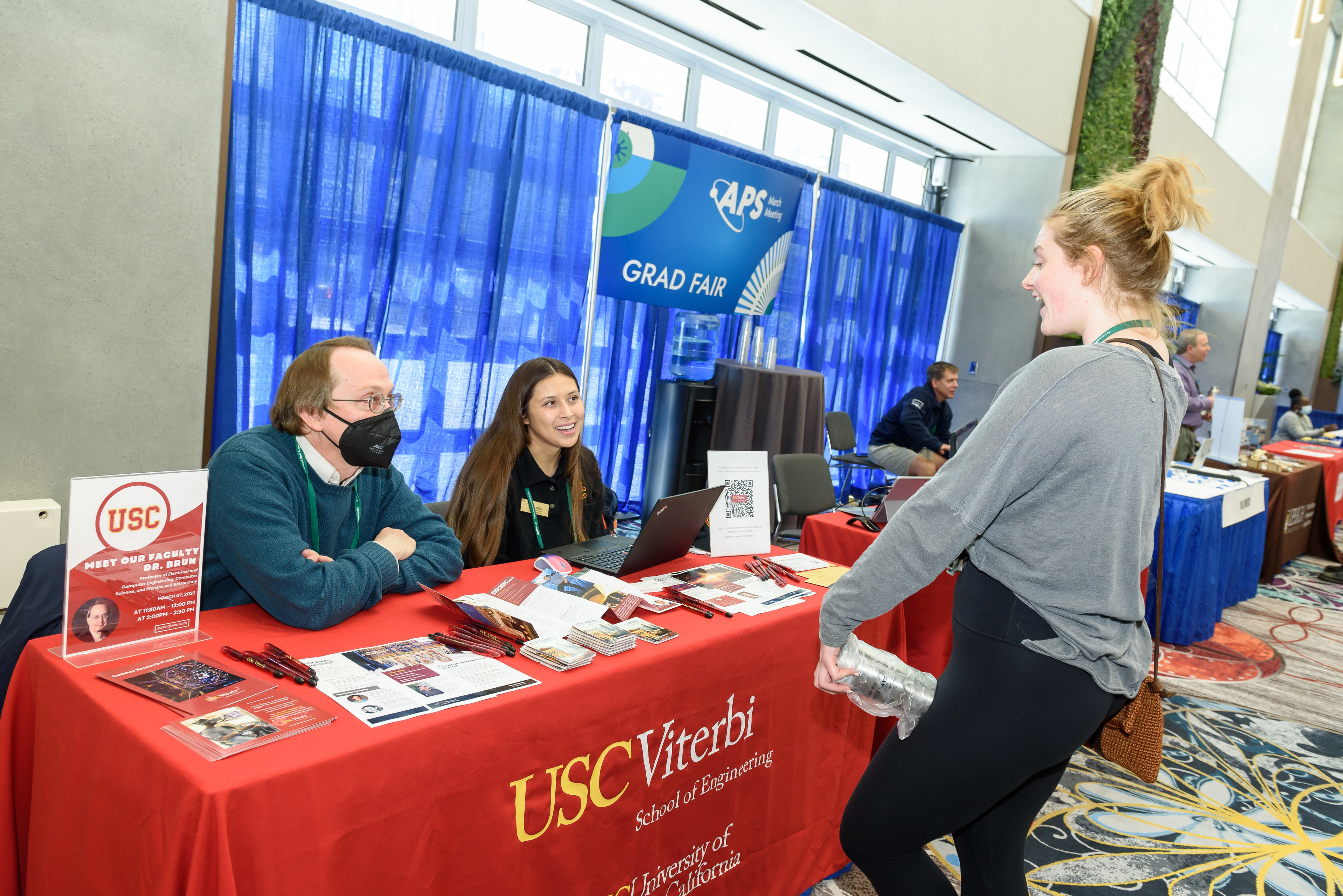 A student speaks with graduate school representatives at the APS March Meeting 2023